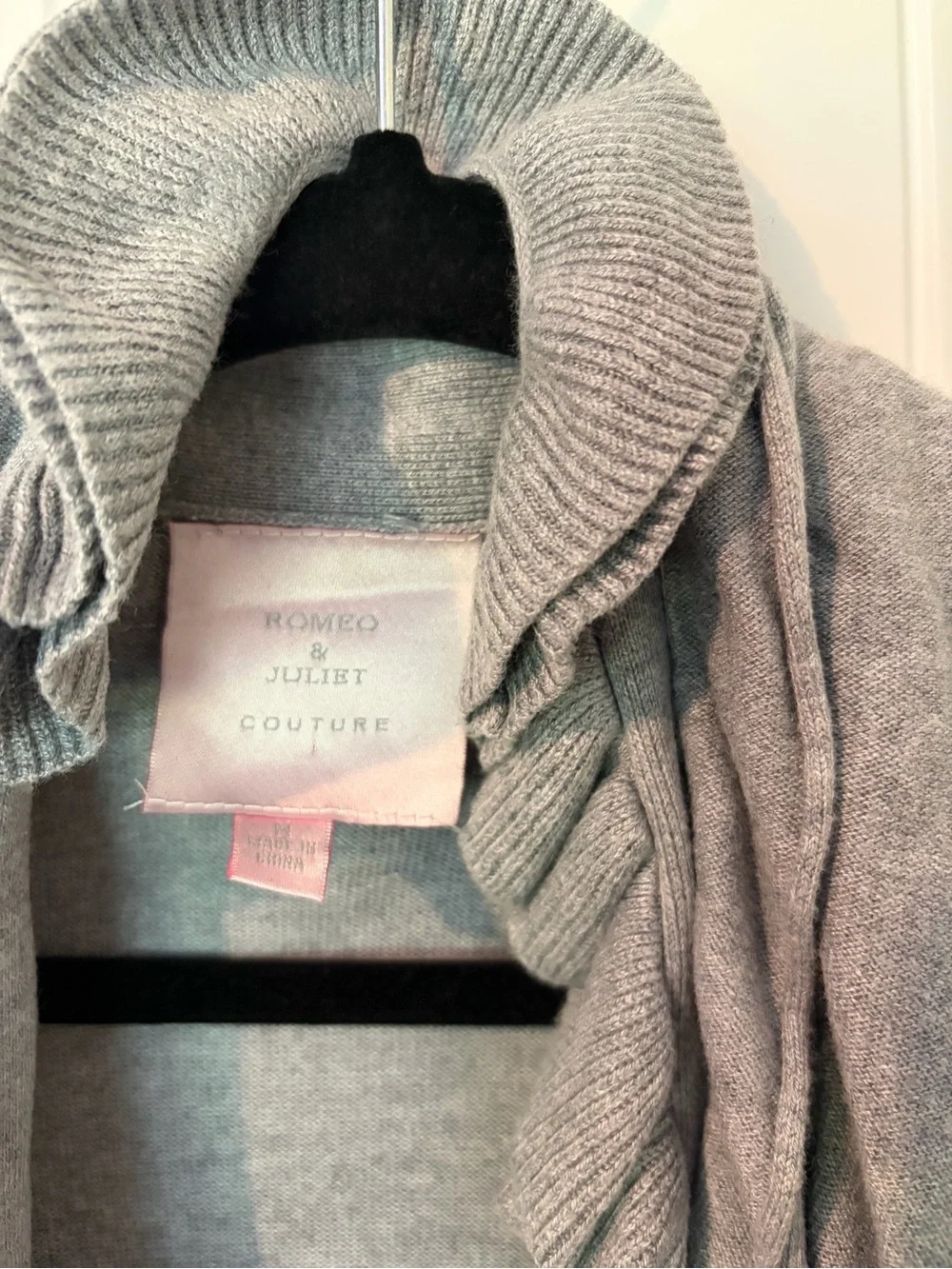 Super cute ruffle trim sweater cardigan gray Romeo & Juliet couture size medium
